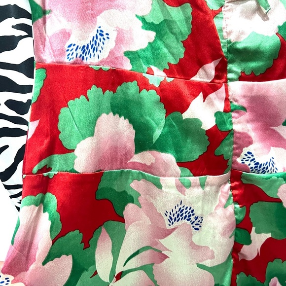 ASOS DESIGN Curve wrap maxi Floral and Zebra Long Sleeve dress in mixed print 6 - Picture 11 of 13